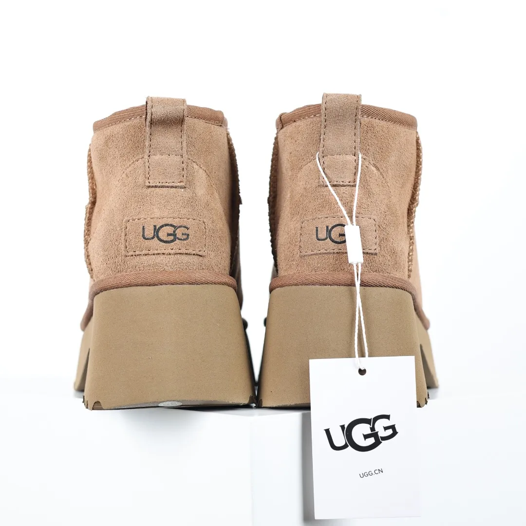 Pick up locally 💰600 Core recommended good price It is a very suitable choice for keeping warm in winter and at home. In the new year, uug has launched a series of styles, which are partial to the preferences of young consumers and have also moved to the forefront of fashion trends. Shoe body material Water-repellent coated suede upper 17mm UGGPURE™ implanted wool insole Lightweight non-slip comfortable rubber outsole With brand LOGO trademark Comes with a full set of packaging Size: 35 36 37 38 39 40